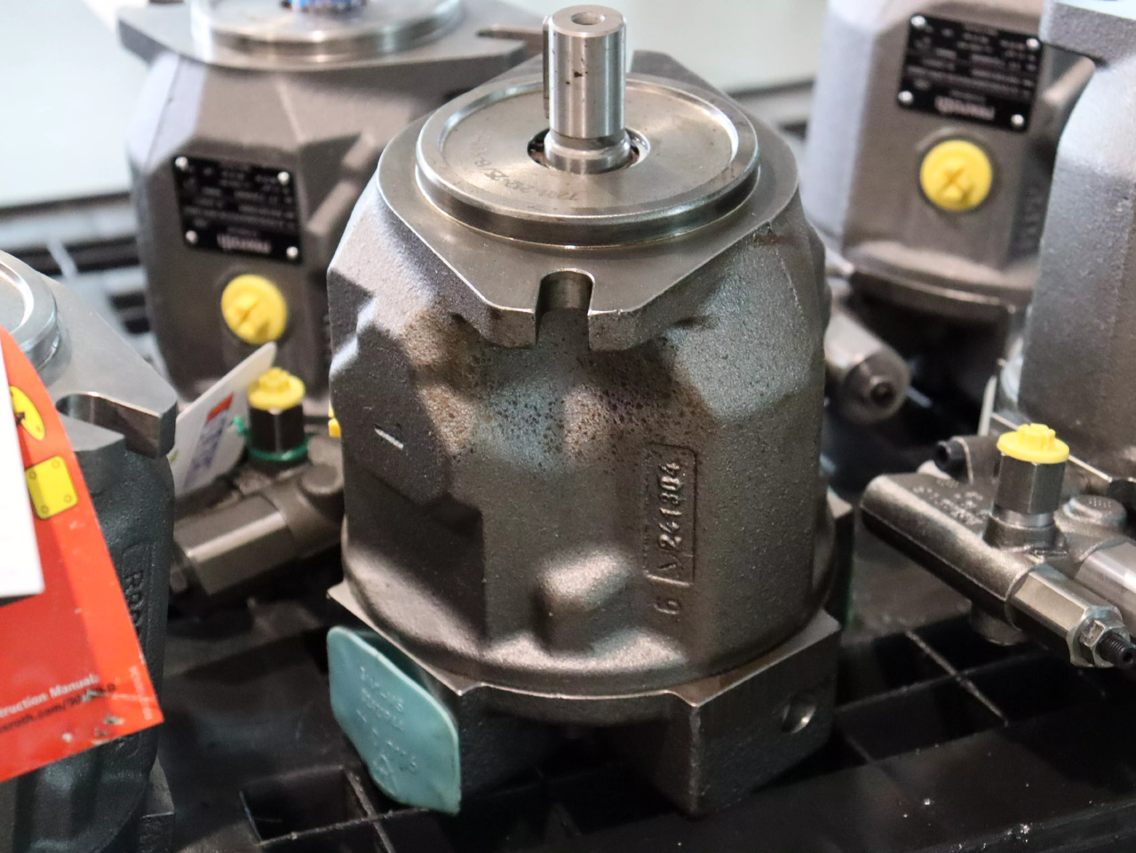 REXROTH A10VSO28DFR/31R-PPA12N00 - Hidraulikus szivattyú - Anyagmozgató gép: 2 kép. REXROTH A10VSO28DFR/31R-PPA12N00 - Hidraulikus szivattyú - Anyagmozgató gép: 2 kép.