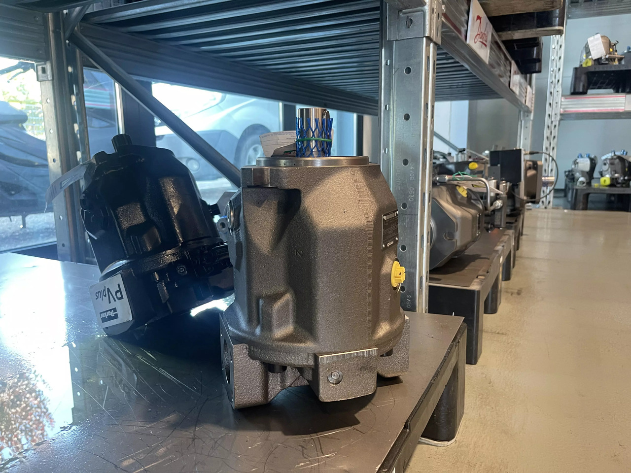 REXROTH A10VSO71DFR1/31L-VPA42N00 - Hidraulikus szivattyú - Anyagmozgató gép: 1 kép. REXROTH A10VSO71DFR1/31L-VPA42N00 - Hidraulikus szivattyú - Anyagmozgató gép: 1 kép.
