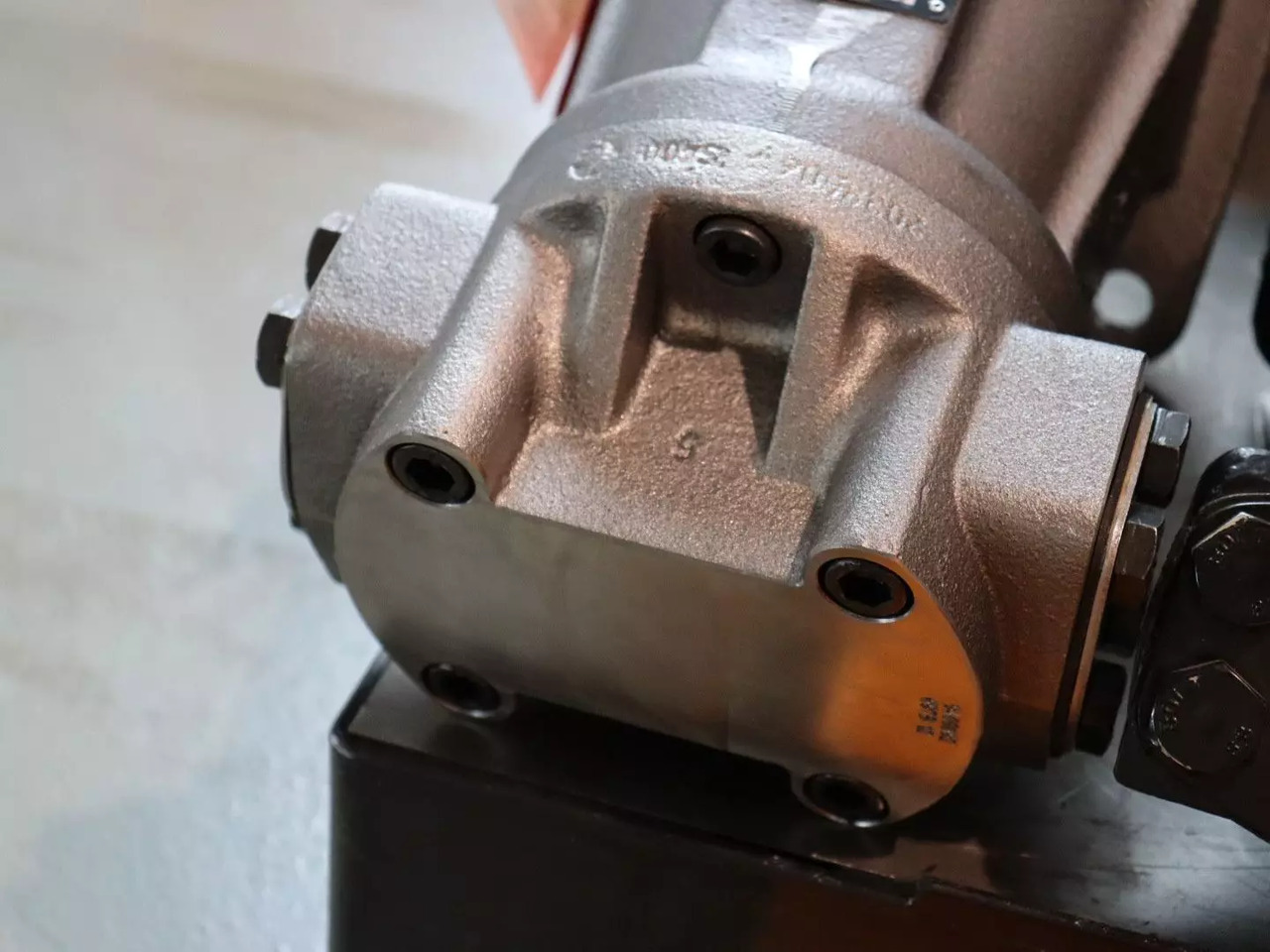 REXROTH A2FM107/61W-VAB020 - Hidraulikus motor - Építőipari gépek: 3 kép. REXROTH A2FM107/61W-VAB020 - Hidraulikus motor - Építőipari gépek: 3 kép.