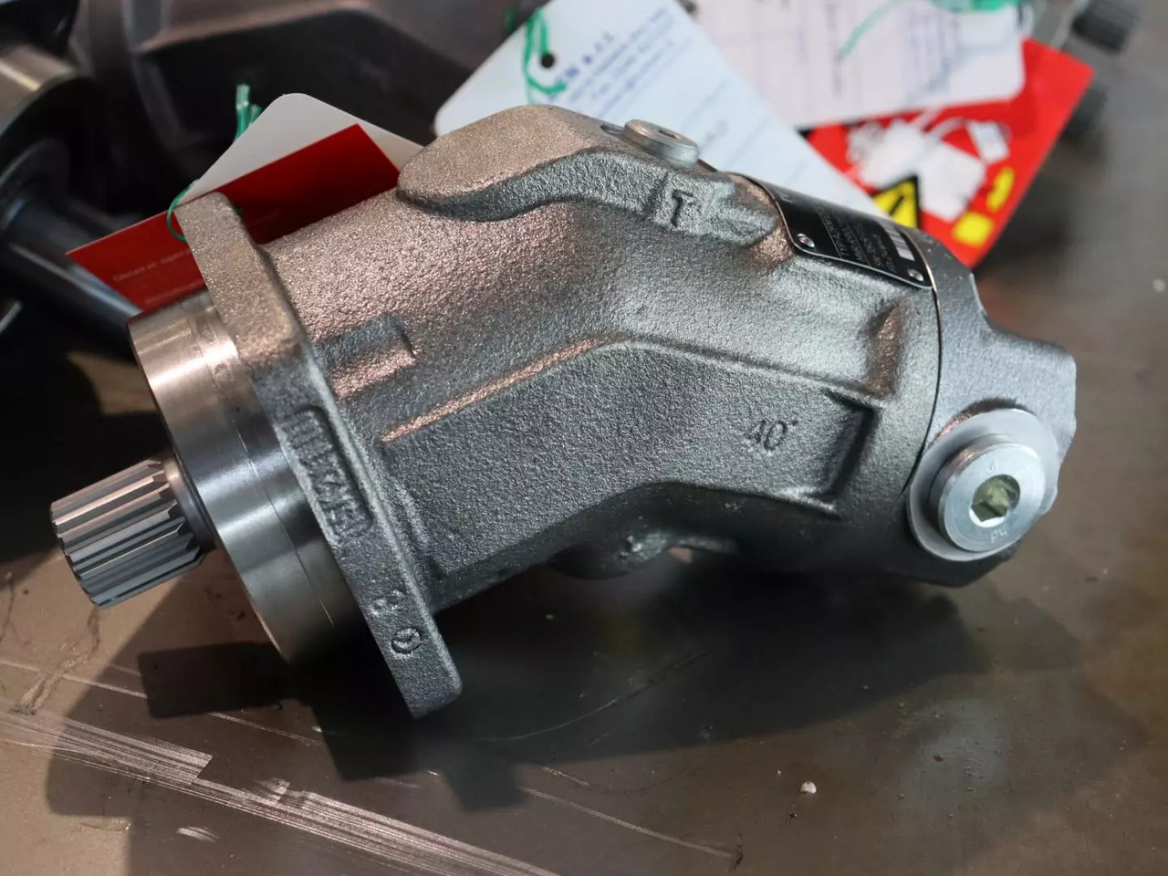 REXROTH A2FM12/61W-VAB040 - Hidraulikus motor - Anyagmozgató gép: 1 kép. REXROTH A2FM12/61W-VAB040 - Hidraulikus motor - Anyagmozgató gép: 1 kép.