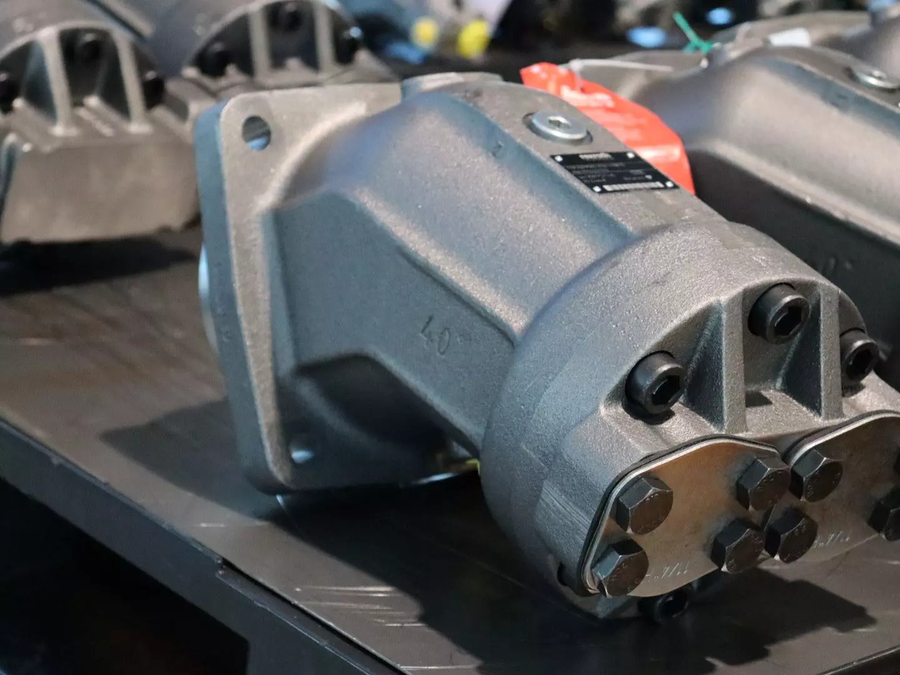 REXROTH A2FM160/61W-VAB010 - Hidraulikus motor - Építőipari gépek: 2 kép. REXROTH A2FM160/61W-VAB010 - Hidraulikus motor - Építőipari gépek: 2 kép.