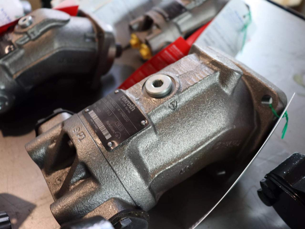 REXROTH A2FM63/61W-VAB020 - Hidraulikus motor - Építőipari gépek: 2 kép. REXROTH A2FM63/61W-VAB020 - Hidraulikus motor - Építőipari gépek: 2 kép.