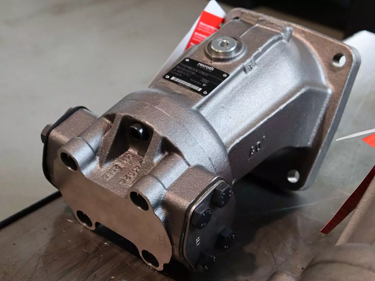 REXROTH A2FM80/61W-VZB020 - Hidraulikus motor - Építőipari gépek: 2 kép. REXROTH A2FM80/61W-VZB020 - Hidraulikus motor - Építőipari gépek: 2 kép.