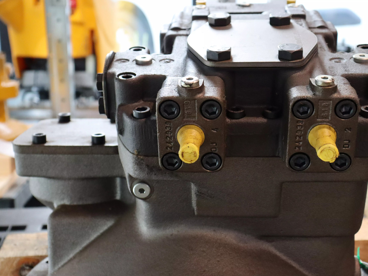 REXROTH A8VO107LA1KH1/63R1-NZG05F001 - Hidraulikus szivattyú - Anyagmozgató gép: 4 kép. REXROTH A8VO107LA1KH1/63R1-NZG05F001 - Hidraulikus szivattyú - Anyagmozgató gép: 4 kép.
