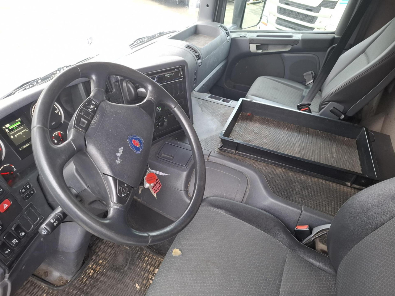 SCANIA SCANIA P250 Fourgon Hayon - Alvaz teherautó: 3 kép. SCANIA SCANIA P250 Fourgon Hayon - Alvaz teherautó: 3 kép.