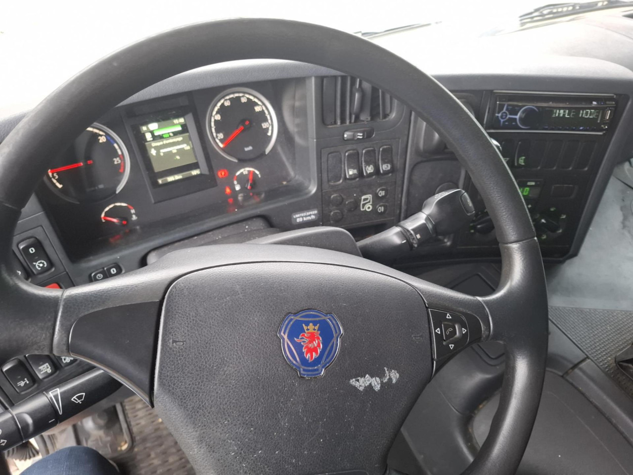 SCANIA SCANIA P250 Fourgon Hayon - Alvaz teherautó: 4 kép. SCANIA SCANIA P250 Fourgon Hayon - Alvaz teherautó: 4 kép.