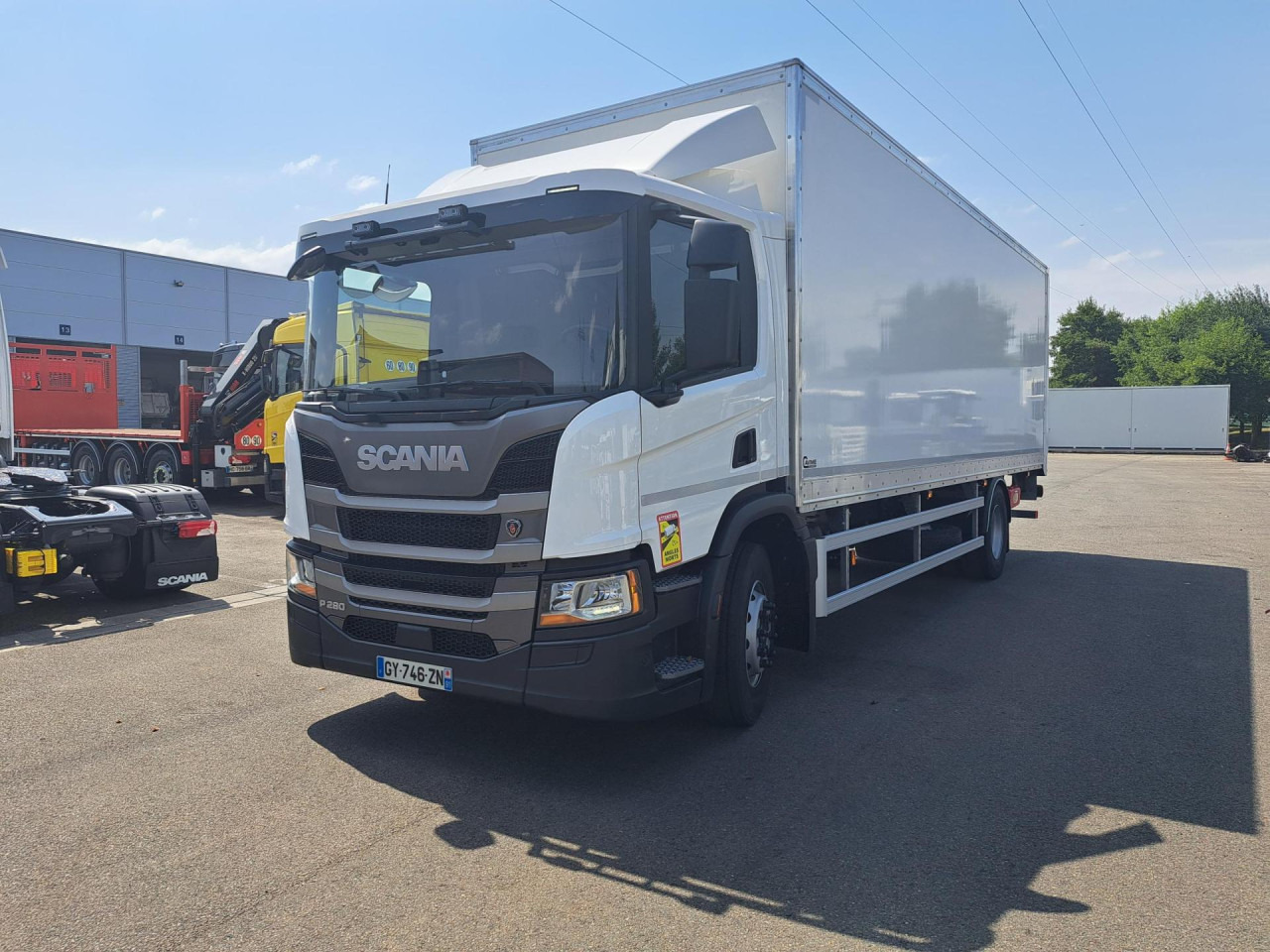 SCANIA SCANIA P280 4x2 Fourgon /Hayon 9L - Alvaz teherautó: 1 kép. SCANIA SCANIA P280 4x2 Fourgon /Hayon 9L - Alvaz teherautó: 1 kép.