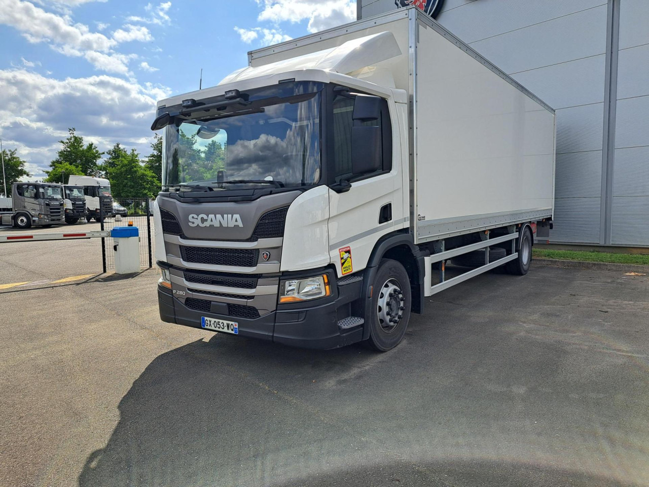 SCANIA SCANIA P280 4x2 Fourgon Hayon - Alvaz teherautó: 1 kép. SCANIA SCANIA P280 4x2 Fourgon Hayon - Alvaz teherautó: 1 kép.