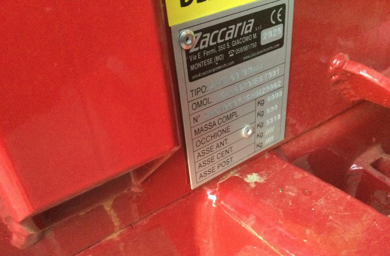 Carrellone - Mezőgazdasági platós pótkocsi: 2 kép. Carrellone - Mezőgazdasági platós pótkocsi: 2 kép.