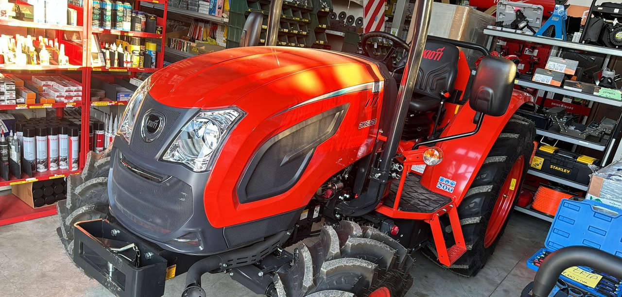 Kioti - Traktor: 1 kép. Kioti - Traktor: 1 kép.