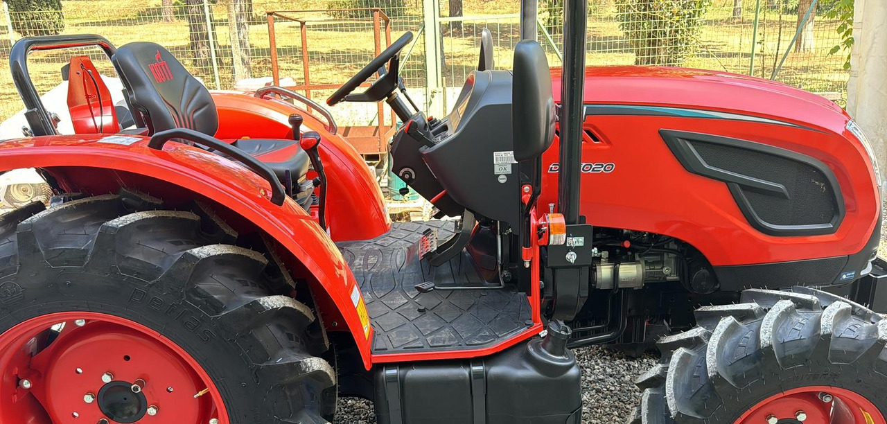 Kioti - Traktor: 3 kép. Kioti - Traktor: 3 kép.