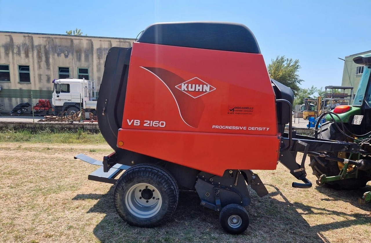 Rotopressa Kuhn - Bálázó: 2 kép. Rotopressa Kuhn - Bálázó: 2 kép.