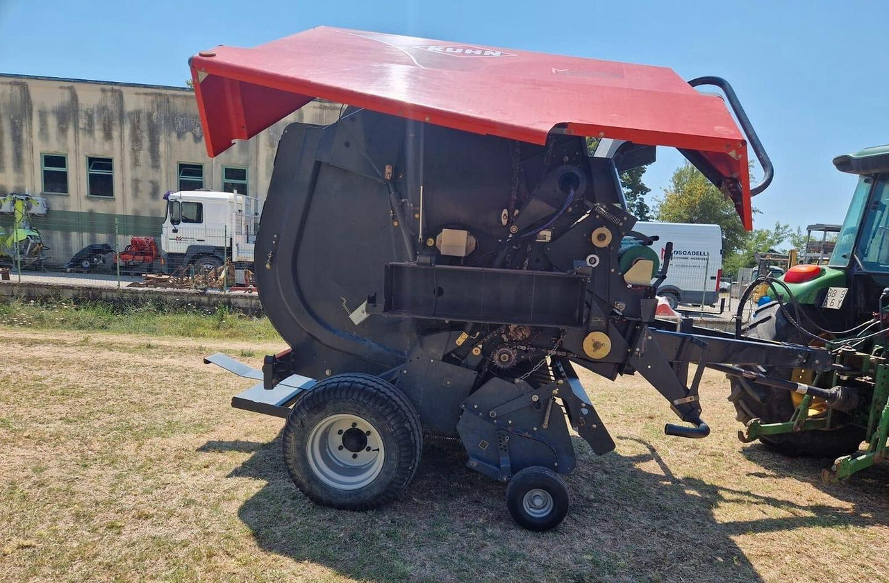 Rotopressa Kuhn - Bálázó: 4 kép. Rotopressa Kuhn - Bálázó: 4 kép.