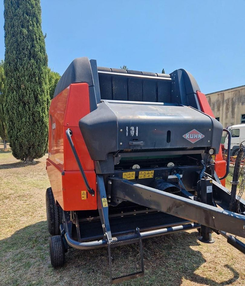 Rotopressa Kuhn - Bálázó: 5 kép. Rotopressa Kuhn - Bálázó: 5 kép.