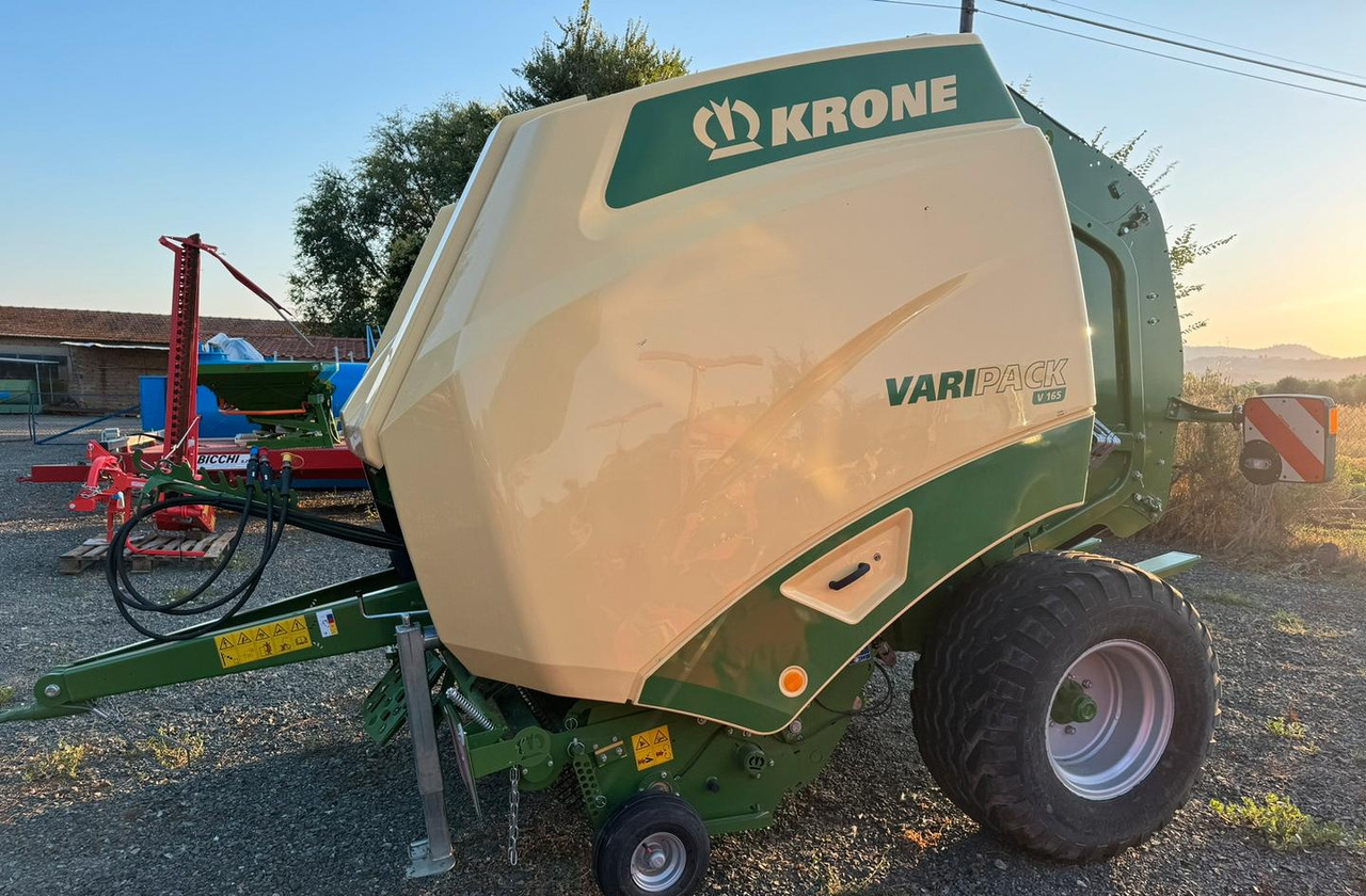 Rotopressa - Bálázó: 1 kép. Rotopressa - Bálázó: 1 kép.