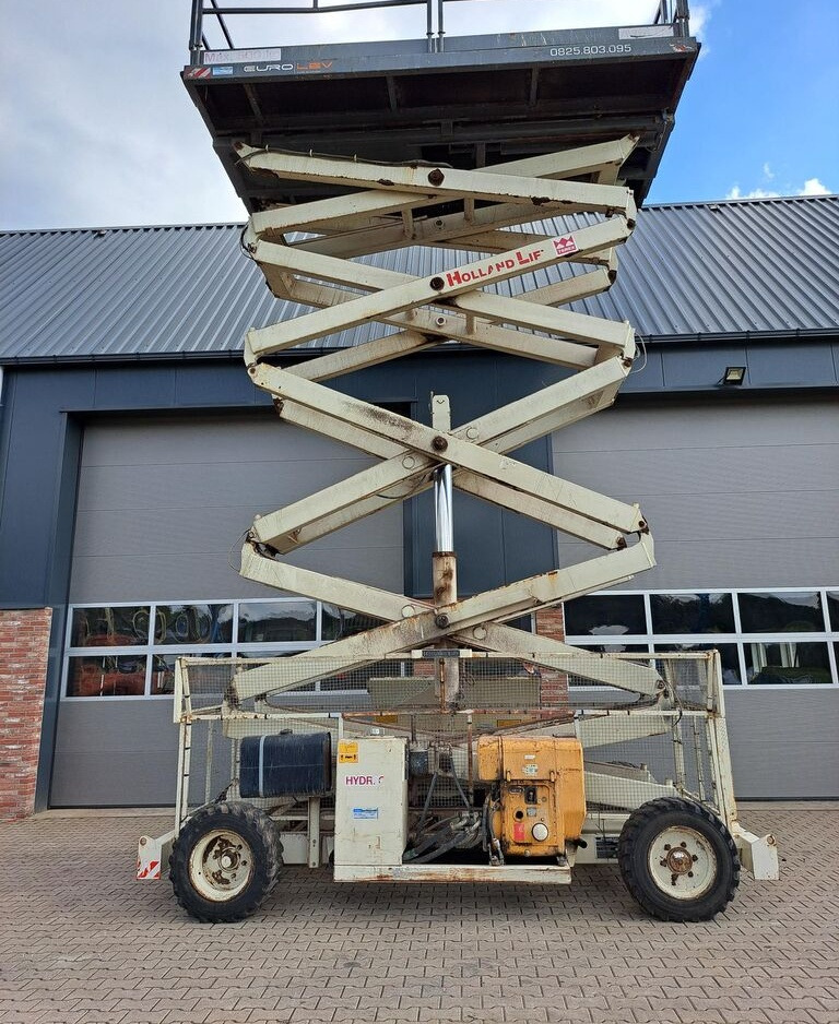 Holland Lift A151DV - Ollós emelő: 2 kép. Holland Lift A151DV - Ollós emelő: 2 kép.
