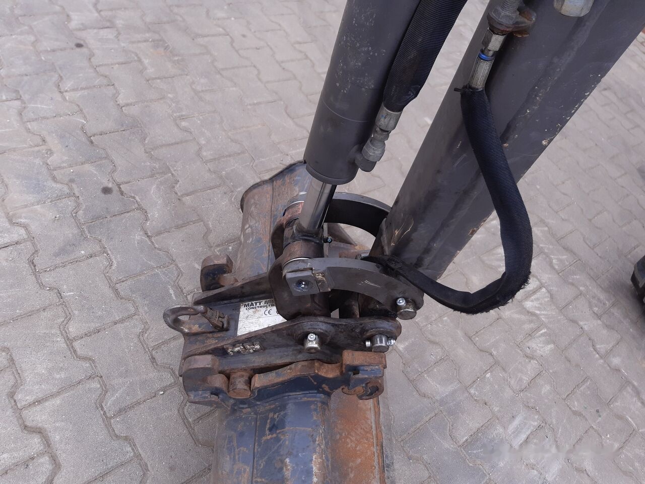 Minikotró Volvo EC18D: 14 kép.