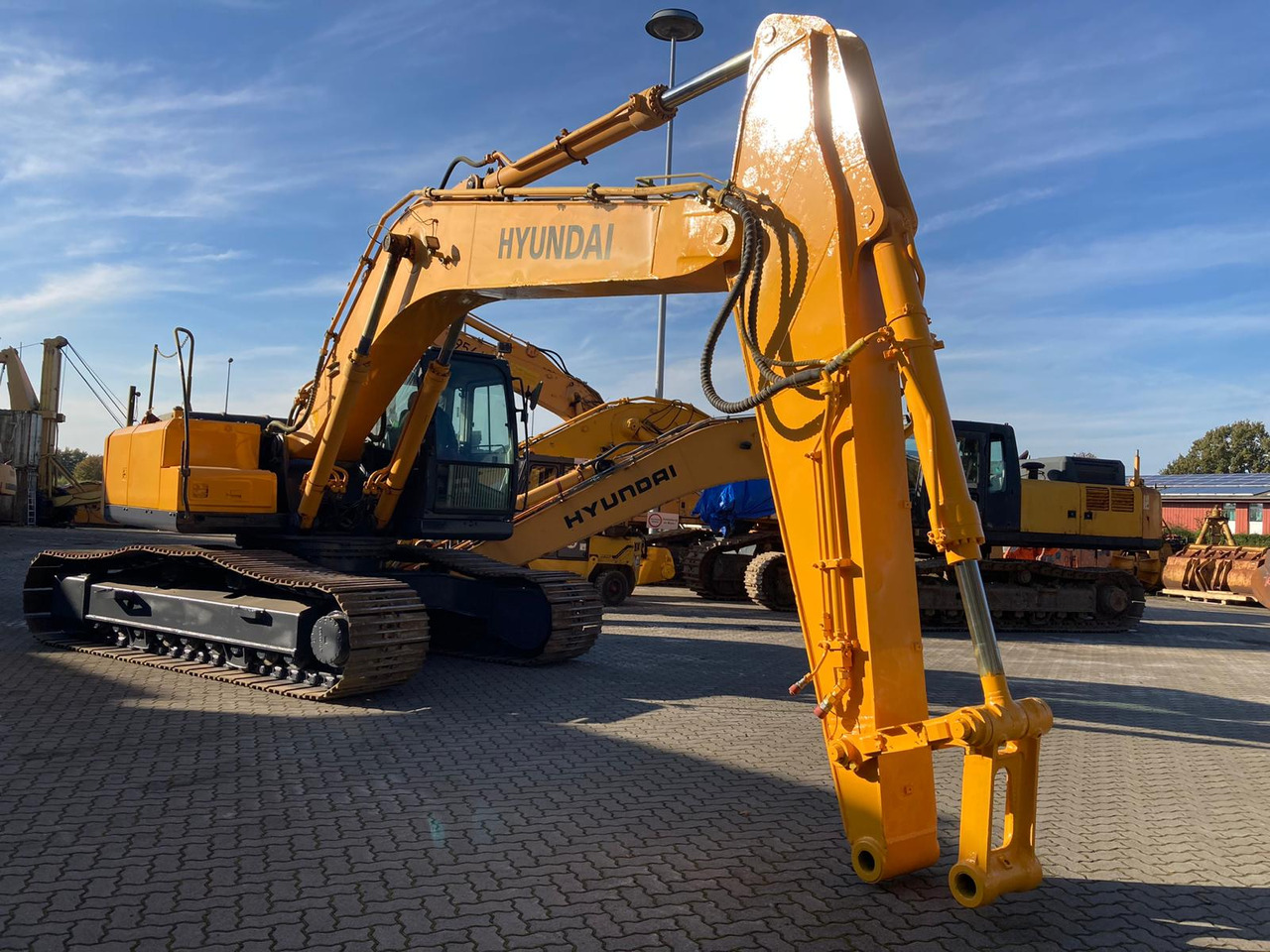 HYUNDAI Robex 290 NLC-7A spare parts carrier - Alkatrész - Lánctalpas kotró: 1 kép. HYUNDAI Robex 290 NLC-7A spare parts carrier - Alkatrész - Lánctalpas kotró: 1 kép.