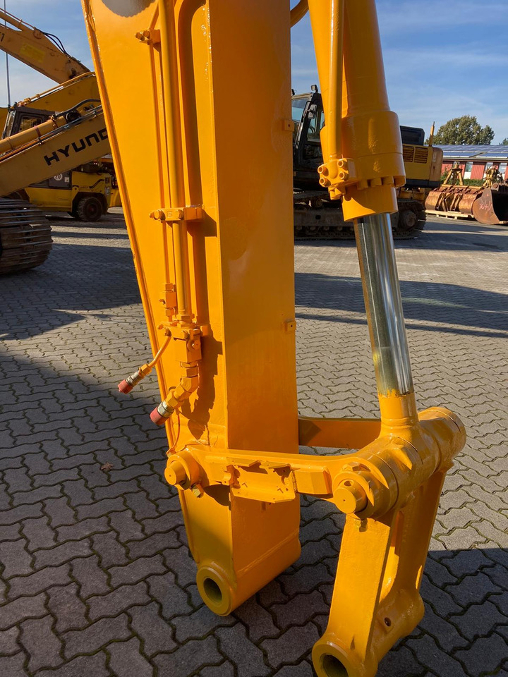 HYUNDAI Robex 290 NLC-7A spare parts carrier - Alkatrész - Lánctalpas kotró: 2 kép. HYUNDAI Robex 290 NLC-7A spare parts carrier - Alkatrész - Lánctalpas kotró: 2 kép.