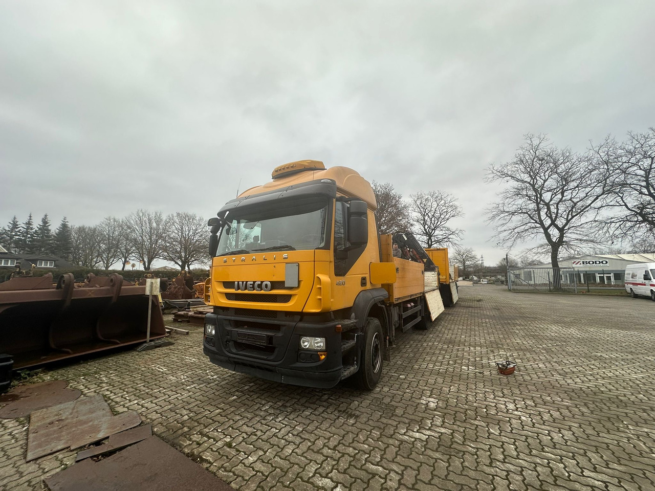 IVECO STRALIS 420 truck open box with TEREX loading crane 290.2E-A3 - Horgos rakodó teherautó, Darus autó: 3 kép. IVECO STRALIS 420 truck open box with TEREX loading crane 290.2E-A3 - Horgos rakodó teherautó, Darus autó: 3 kép.