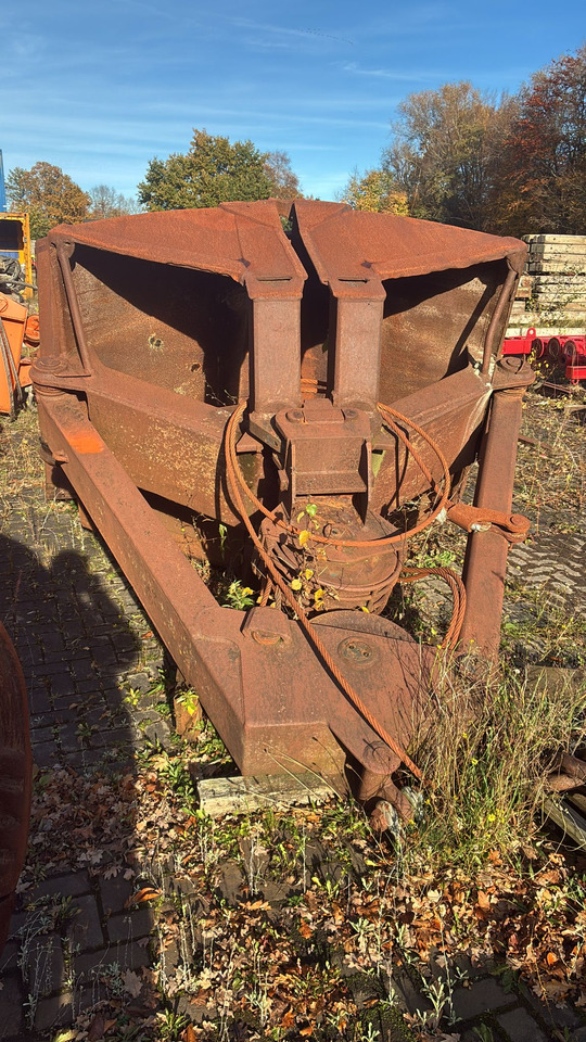 Liebherr Volvo Komatsu Volvo 460 Liebherr R944 R952 R974 KOMATSU PC1250 - Kotró kanál - Lánctalpas kotró: 3 kép. Liebherr Volvo Komatsu Volvo 460 Liebherr R944 R952 R974 KOMATSU PC1250 - Kotró kanál - Lánctalpas kotró: 3 kép.