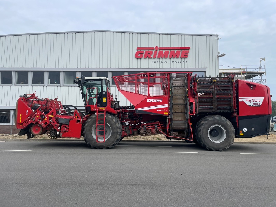 Grimme REXOR 6200 PL Radschar FM 300 - Talajművelő gep: 1 kép. Grimme REXOR 6200 PL Radschar FM 300 - Talajművelő gep: 1 kép.