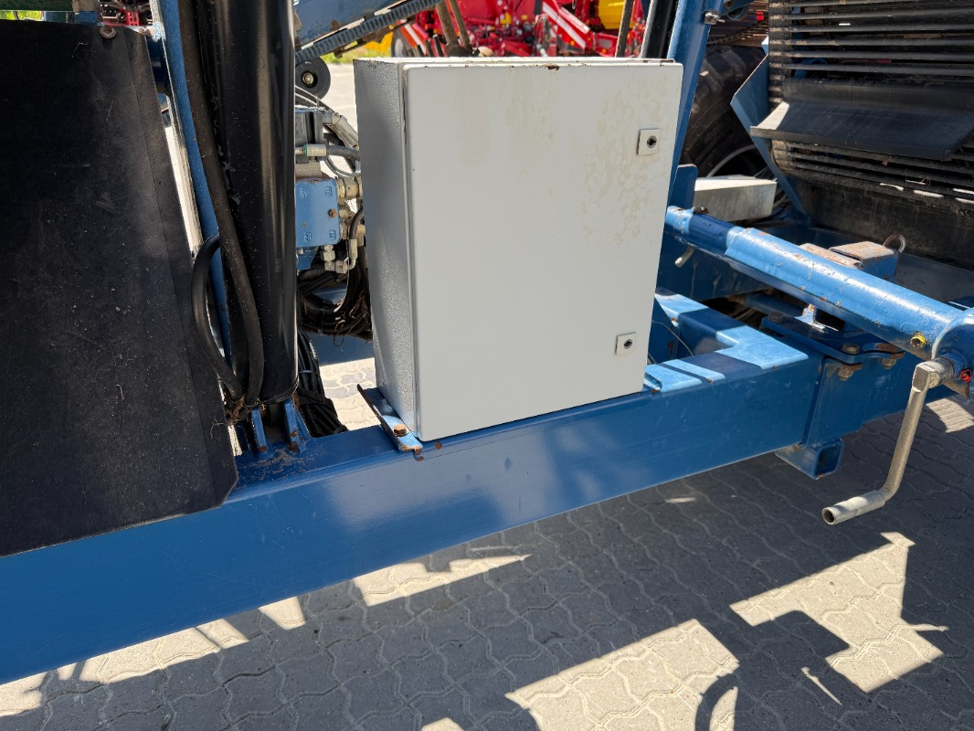 ASA-Lift T-130-B - Szőlőkombájn: 3 kép. ASA-Lift T-130-B - Szőlőkombájn: 3 kép.