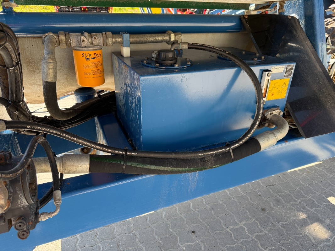 ASA-Lift T-130-B - Szőlőkombájn: 4 kép. ASA-Lift T-130-B - Szőlőkombájn: 4 kép.