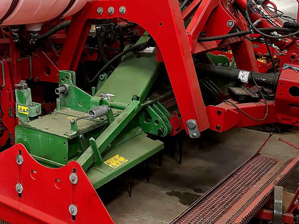 Amazone KG 3000 / AD 3000 - Betakarító gép: 3 kép. Amazone KG 3000 / AD 3000 - Betakarító gép: 3 kép.