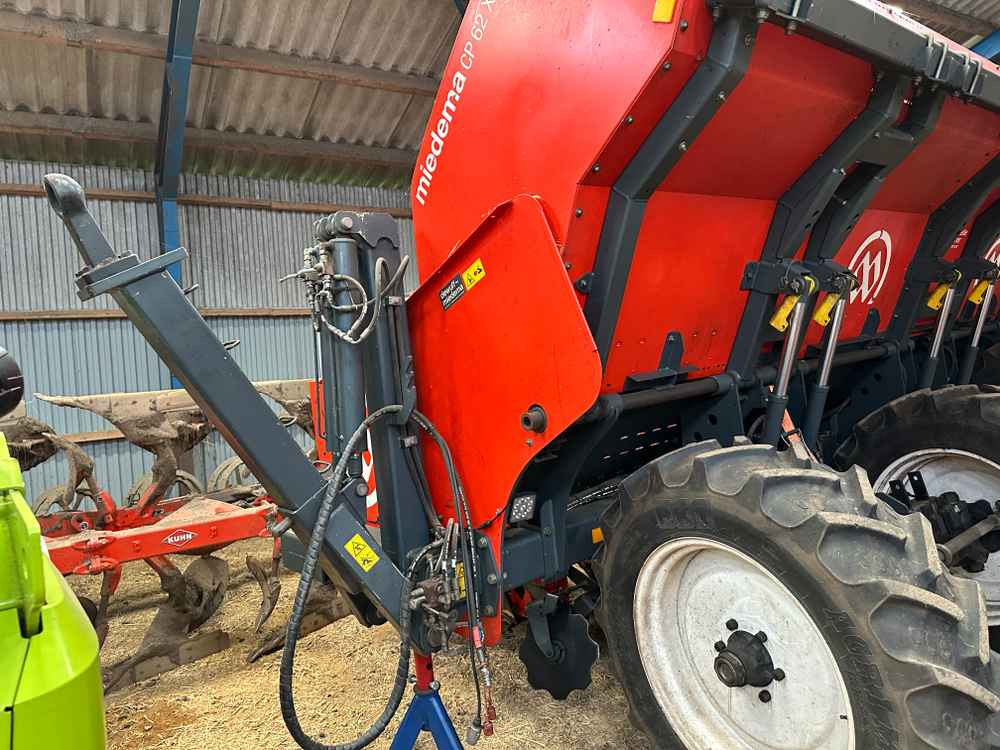 Dewulf Miedema CP62 Xtreme - Betakarító gép: 4 kép. Dewulf Miedema CP62 Xtreme - Betakarító gép: 4 kép.