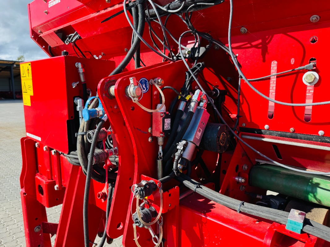 GRIMME GB-215 - Betakarító gép: 3 kép. GRIMME GB-215 - Betakarító gép: 3 kép.