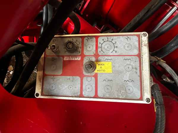 Grimme GL 430 - Betakarító gép: 2 kép. Grimme GL 430 - Betakarító gép: 2 kép.