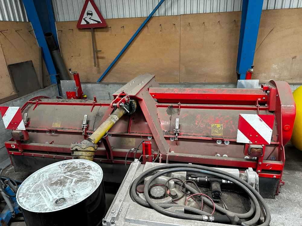 Grimme KS 75-4 - Betakarító gép: 4 kép. Grimme KS 75-4 - Betakarító gép: 4 kép.