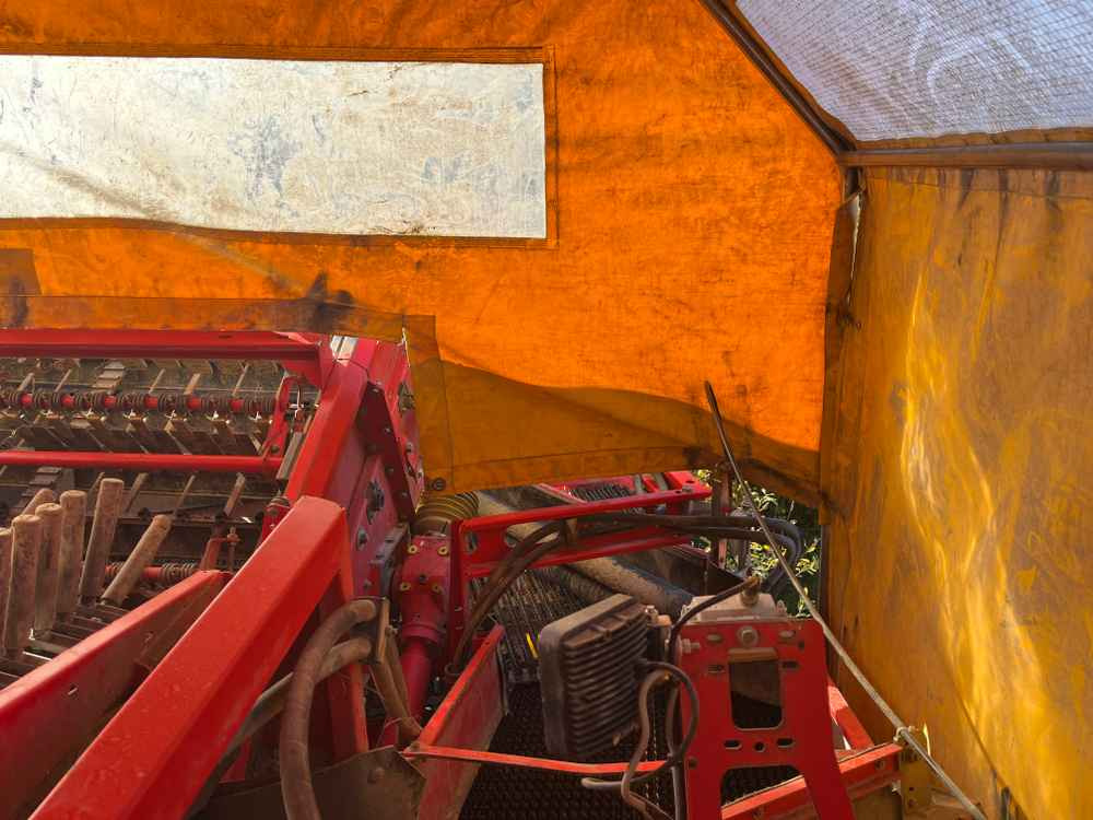 Grimme SE-170-60-UB - Betakarító gép: 3 kép. Grimme SE-170-60-UB - Betakarító gép: 3 kép.