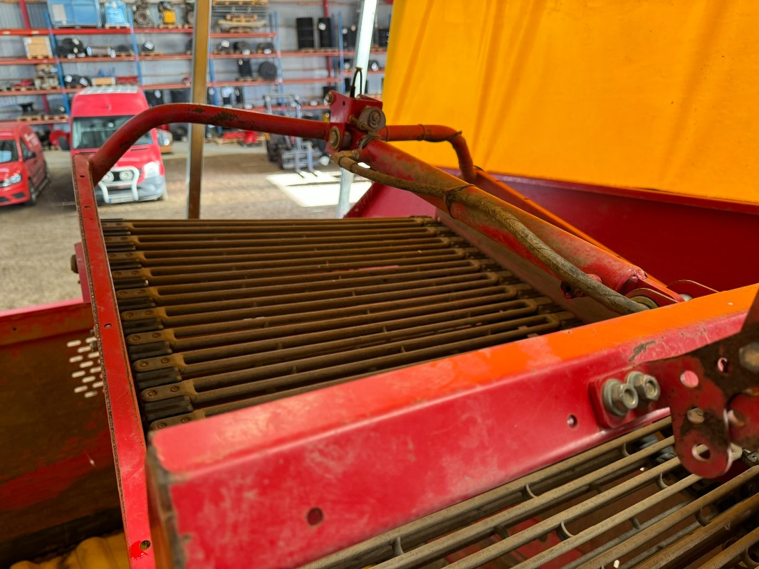 Grimme SE-75-55-UB - Betakarító gép: 3 kép. Grimme SE-75-55-UB - Betakarító gép: 3 kép.