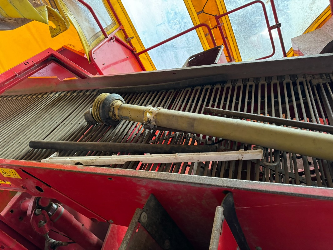 Grimme SE-75-55-UB - Betakarító gép: 4 kép. Grimme SE-75-55-UB - Betakarító gép: 4 kép.