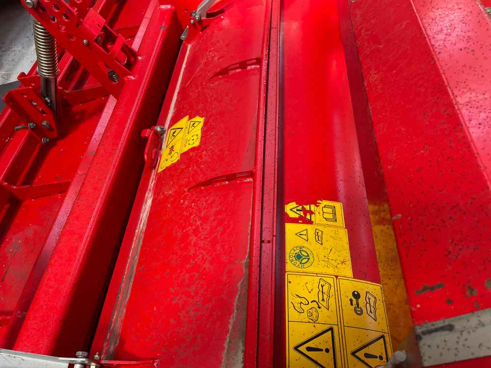 Grimme GF 400 - Betakarító gép: 3 kép. Grimme GF 400 - Betakarító gép: 3 kép.