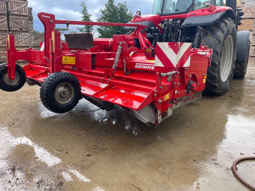Grimme GF 400 - Betakarító gép: 1 kép. Grimme GF 400 - Betakarító gép: 1 kép.