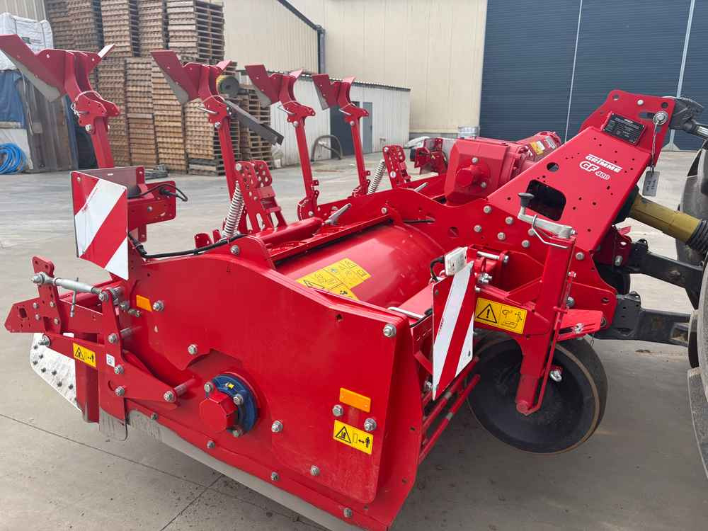 Grimme GF 400 - Betakarító gép: 1 kép. Grimme GF 400 - Betakarító gép: 1 kép.