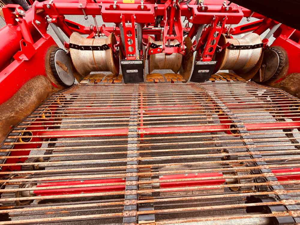 Grimme GT 300 - Betakarító gép: 3 kép. Grimme GT 300 - Betakarító gép: 3 kép.