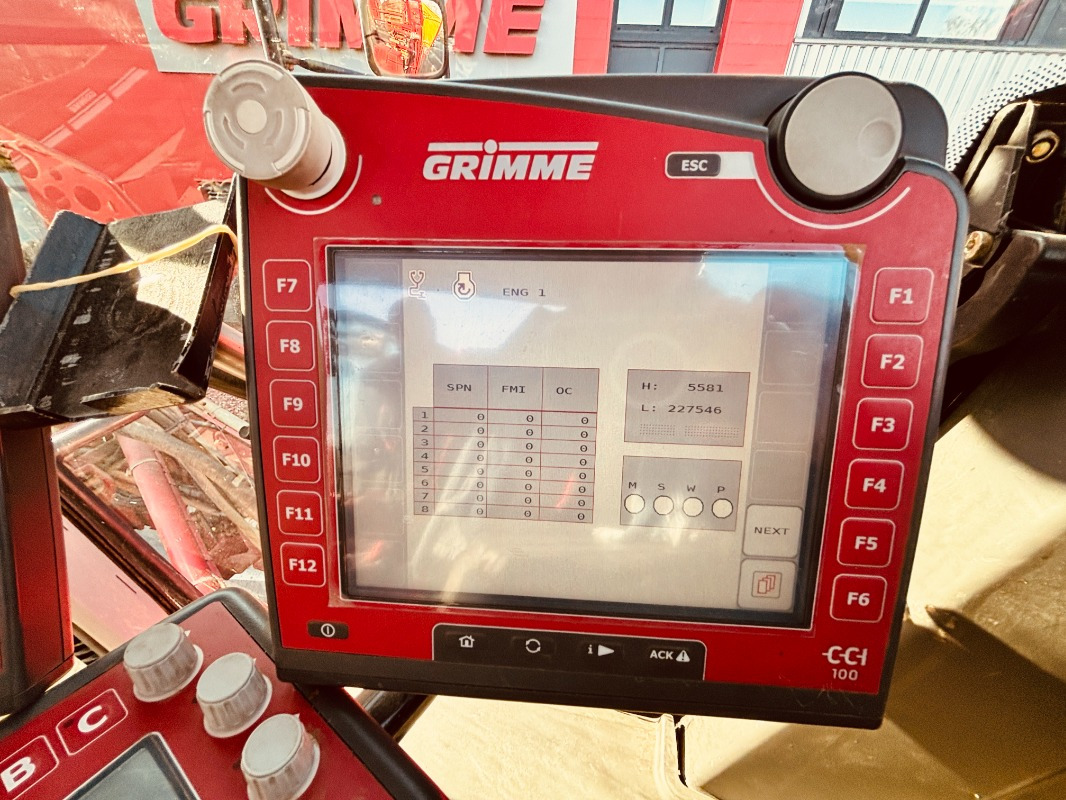 Grimme MAXTRON 620 - Betakarító gép: 3 kép. Grimme MAXTRON 620 - Betakarító gép: 3 kép.