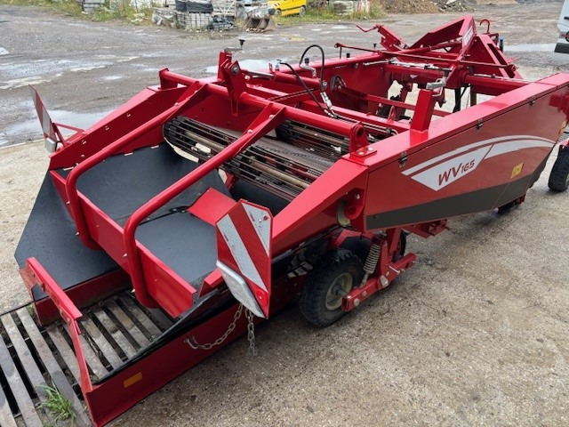 Grimme WV 165 - Szőlőkombájn: 4 kép. Grimme WV 165 - Szőlőkombájn: 4 kép.