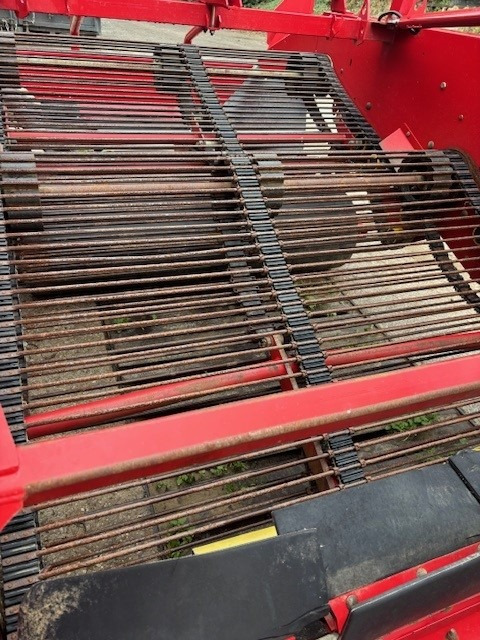 Grimme WV 165 - Szőlőkombájn: 2 kép. Grimme WV 165 - Szőlőkombájn: 2 kép.