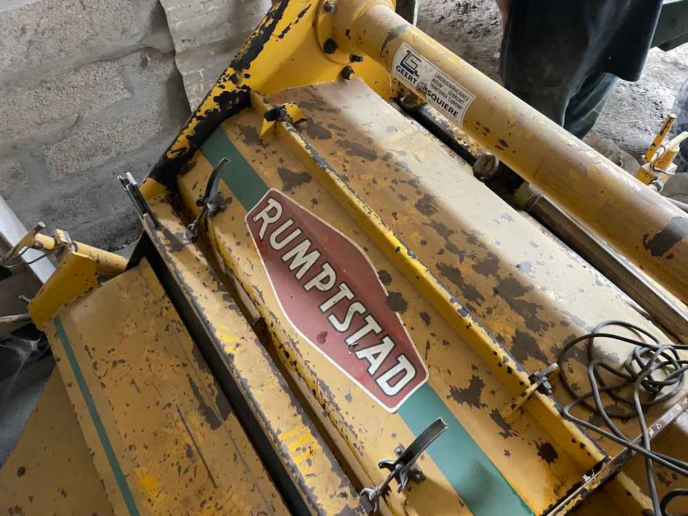 Rumptstad FH 4X75 - Betakarító gép: 1 kép. Rumptstad FH 4X75 - Betakarító gép: 1 kép.
