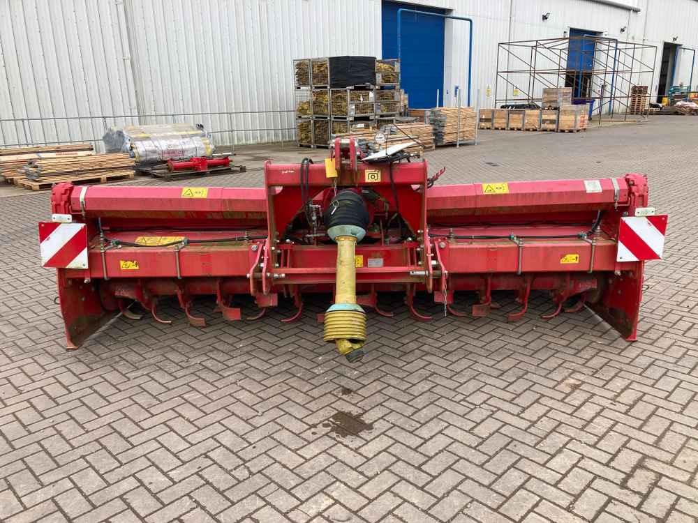 Grimme GF 400 - Betakarító gép: 4 kép. Grimme GF 400 - Betakarító gép: 4 kép.