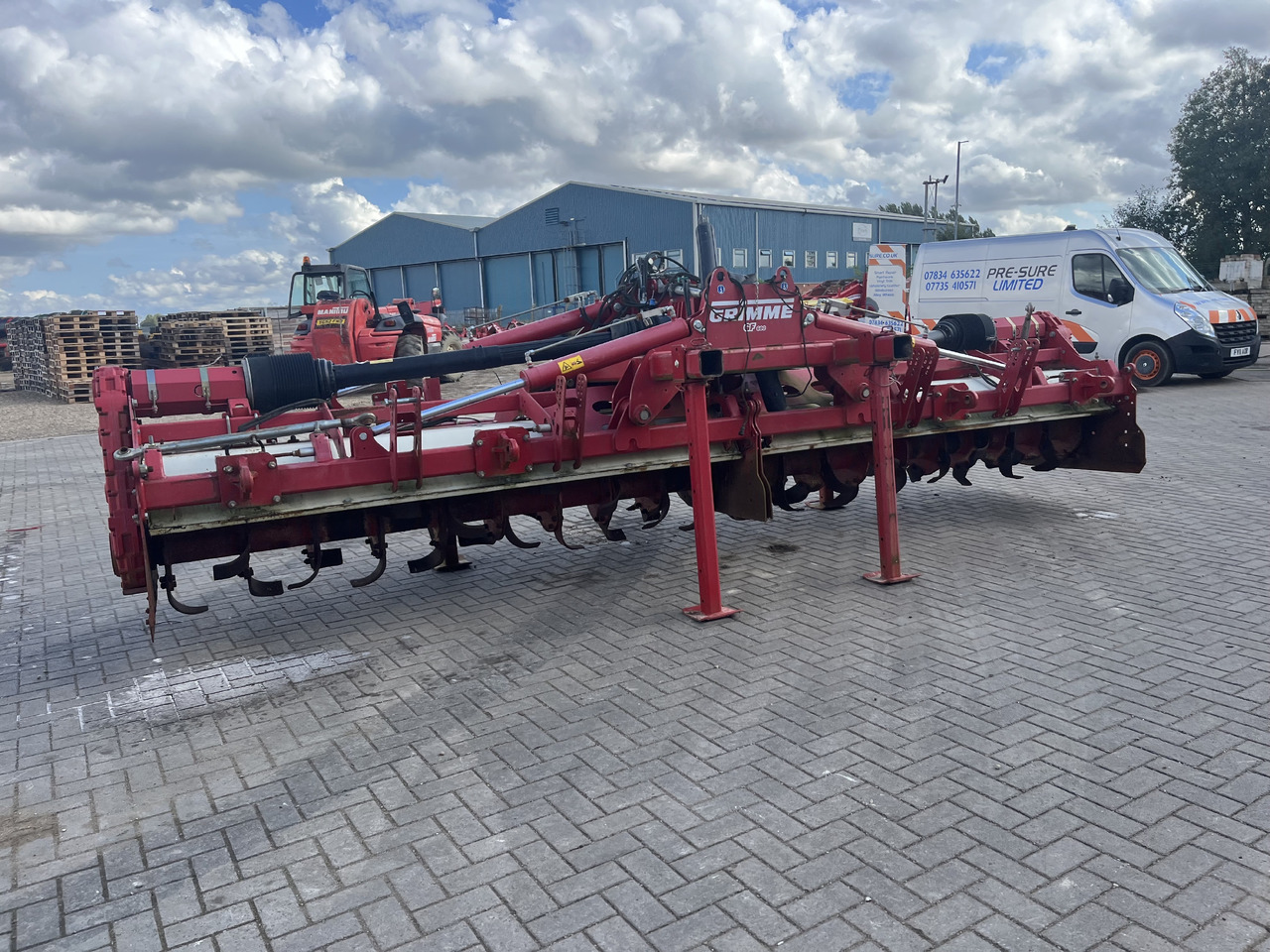 Grimme GF 600 - Betakarító gép: 1 kép. Grimme GF 600 - Betakarító gép: 1 kép.