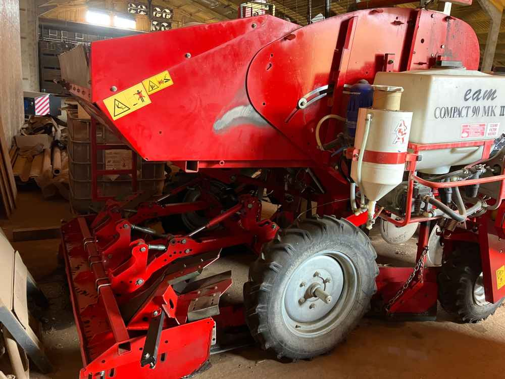 Grimme GL 32 B - Betakarító gép: 1 kép. Grimme GL 32 B - Betakarító gép: 1 kép.