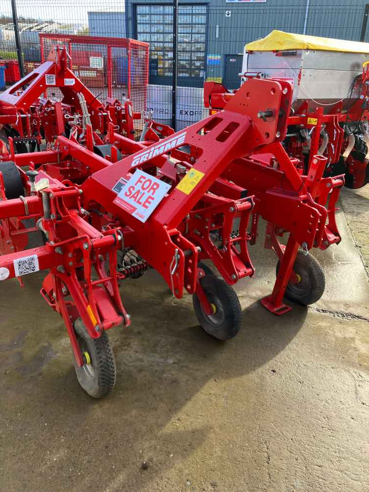 Grimme Grimme GH2, Weeder, Row Re-Former - Betakarító gép: 1 kép. Grimme Grimme GH2, Weeder, Row Re-Former - Betakarító gép: 1 kép.