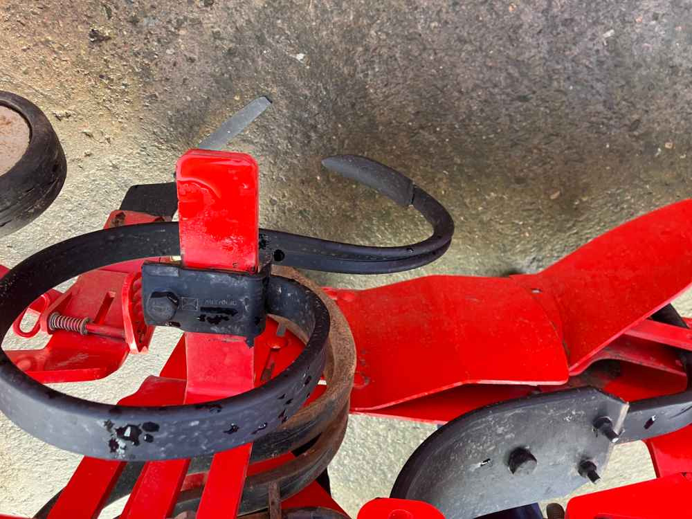 Grimme Grimme GH2, Weeder, Row Re-Former - Betakarító gép: 5 kép. Grimme Grimme GH2, Weeder, Row Re-Former - Betakarító gép: 5 kép.