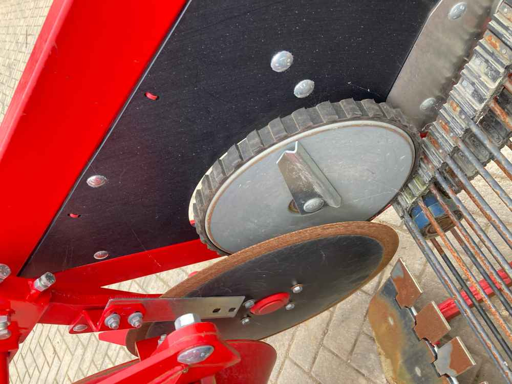 Grimme Grimme WH100 Single Row Potato Windrower - Betakarító gép: 5 kép. Grimme Grimme WH100 Single Row Potato Windrower - Betakarító gép: 5 kép.